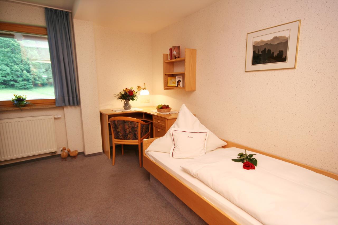 Hotel Bellevue Riezlern Exterior foto